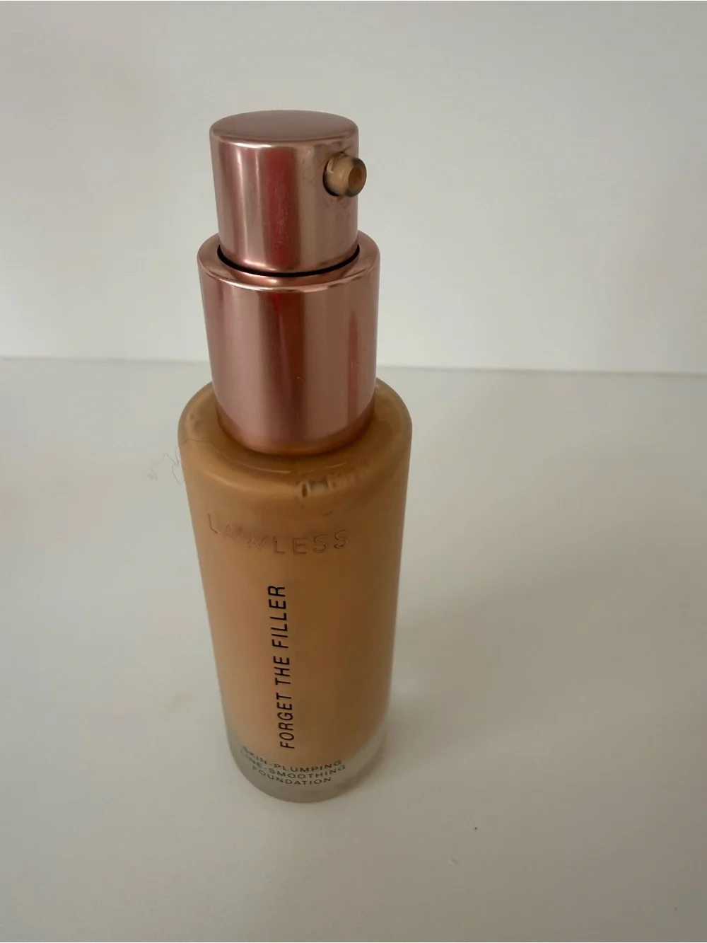 Lawless Forget The Filler Skin-Plumping Line Smoothing Foundation